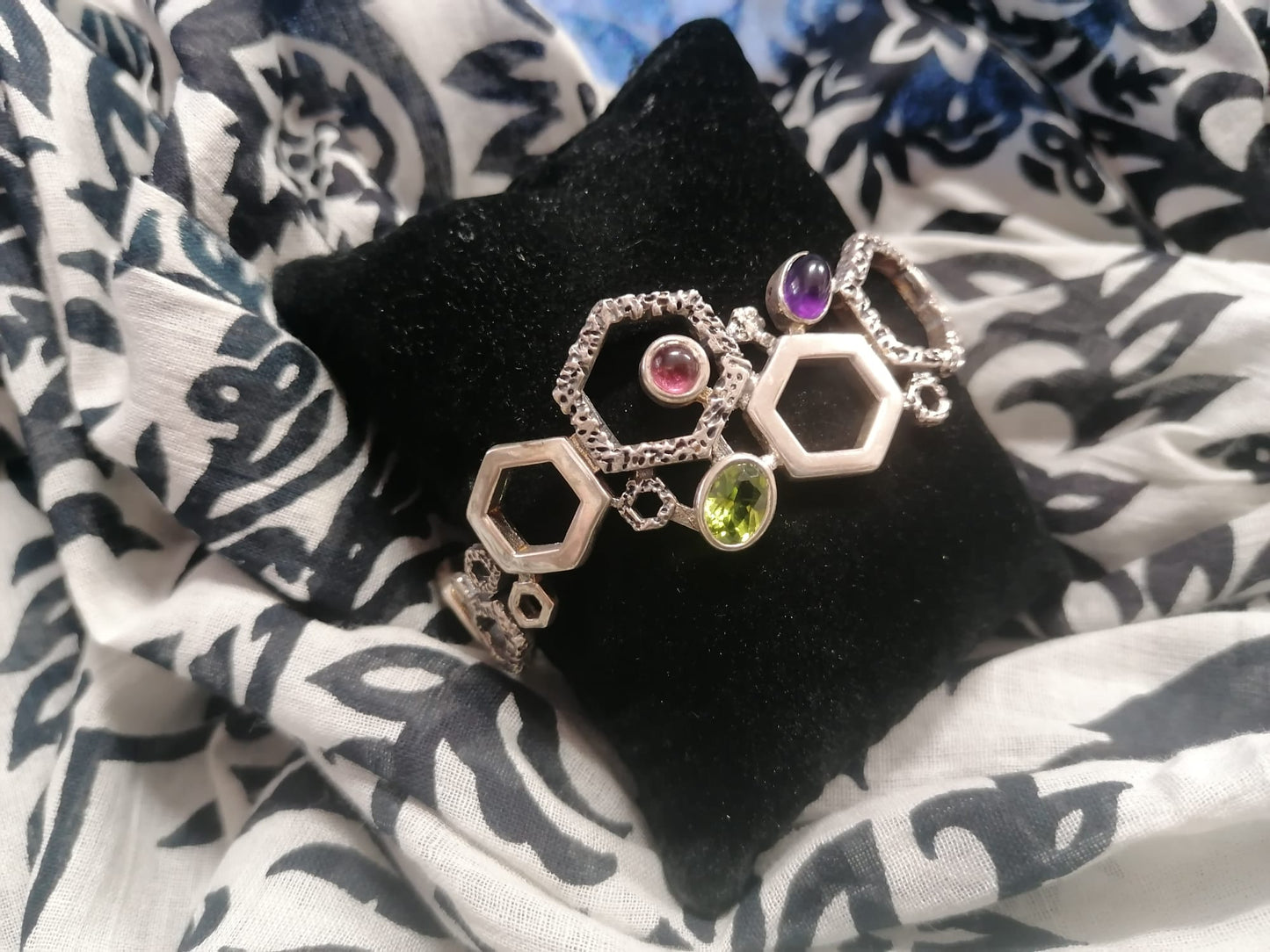 Bracciale rigido 'Sweet Arnia' in argento 925 e pietre preziose