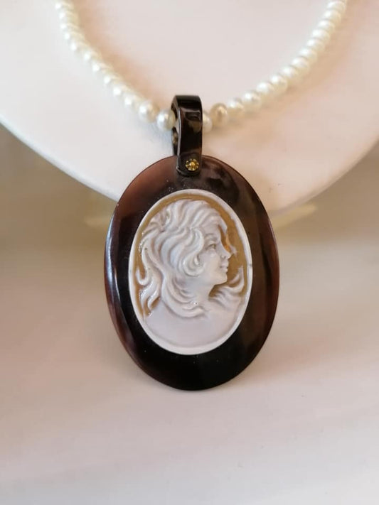 Cameo pendant in tortoiseshell and bone