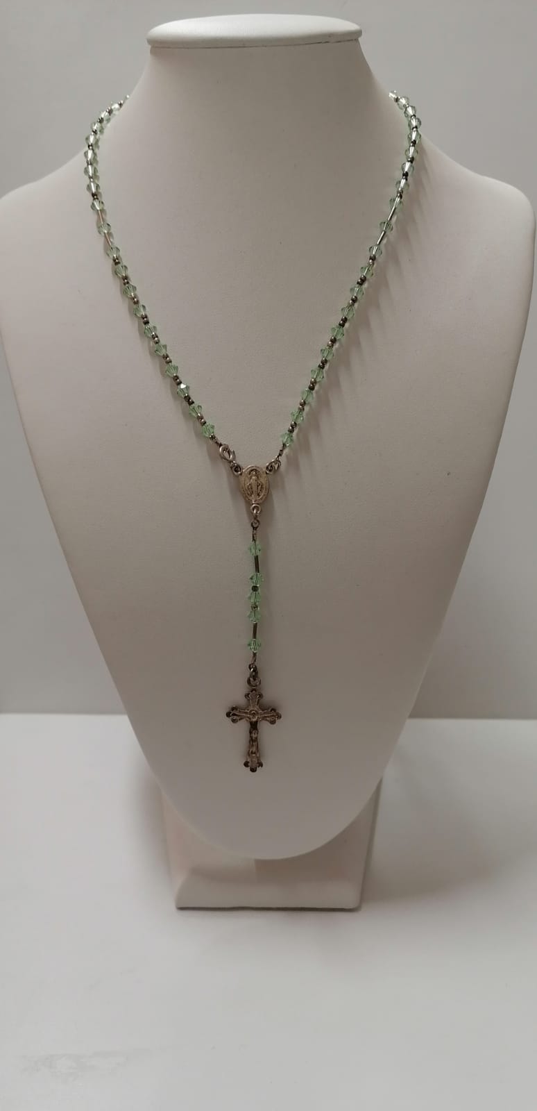 Rosary necklace in silver with green Swaroski