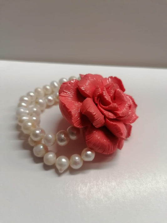 Elastic freshwater pearl bracelet with rose