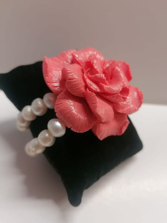 Elastic freshwater pearl bracelet with rose