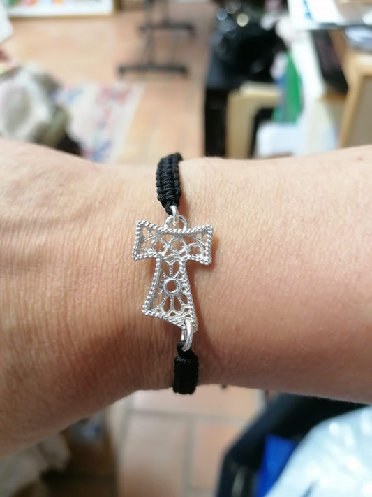 Bracciale cordino nero regolabile con Tau in argento motivo Rosone