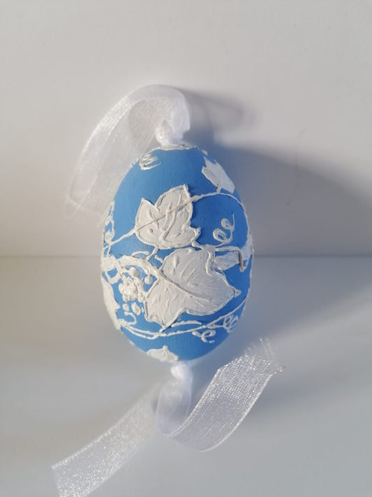 L'Ove hand painted Easter egg
