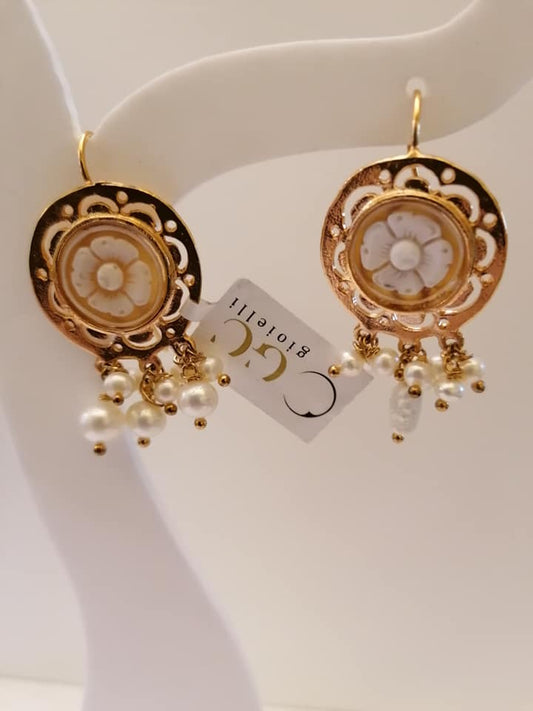 Gilded bronze earrings with cameo